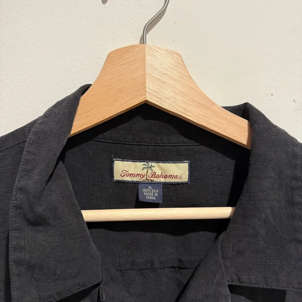 Tommy Bahama 100% silk